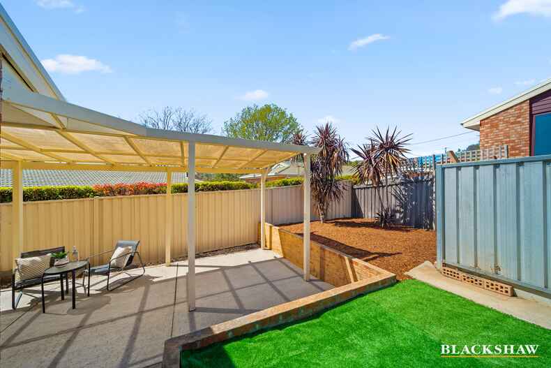 2/17 Henderson Road Queanbeyan