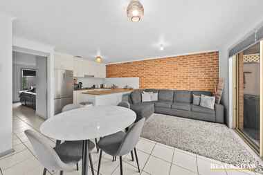 2/24 Binaburra Place Karabar
