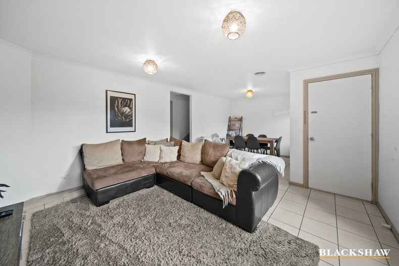 2/24 Binaburra Place Karabar