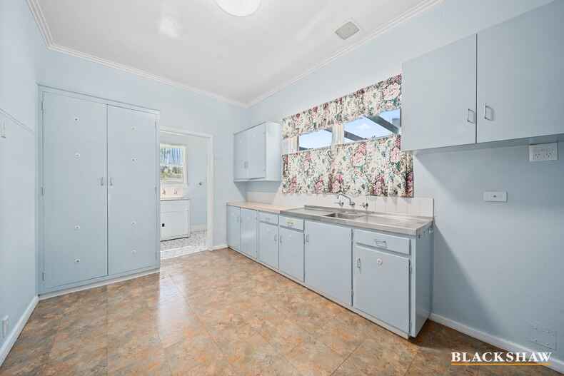 4 Banks Street Yarralumla