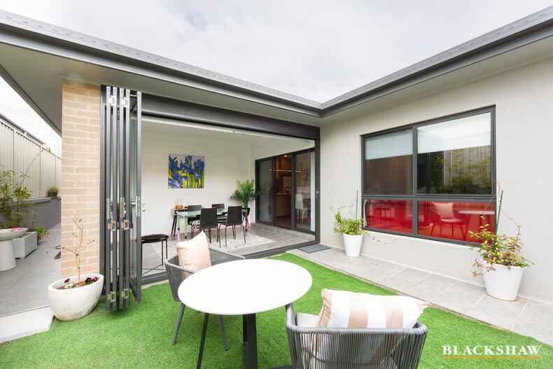 2/21 Bernacchi Street Mawson