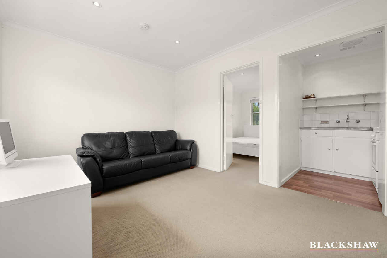 4/51 Hampton Circuit Yarralumla