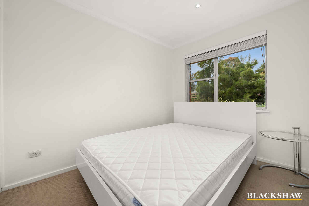 4/51 Hampton Circuit Yarralumla