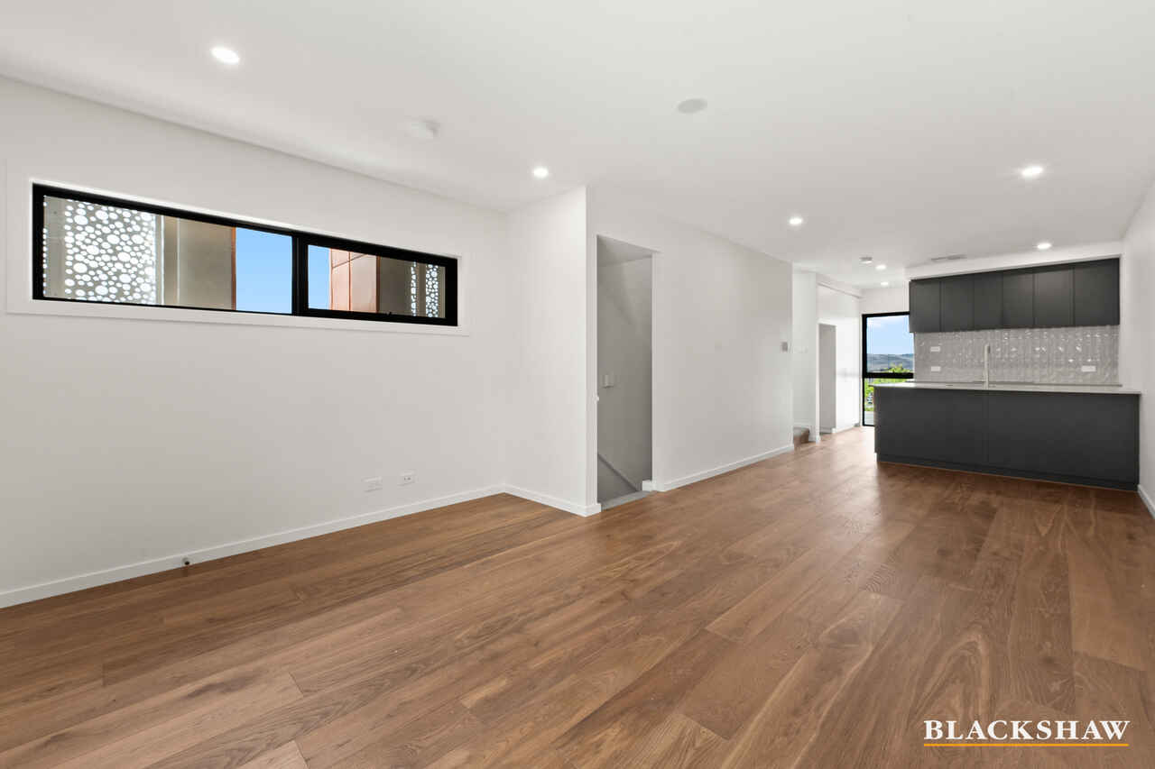 60/25 Trennery Crescent Googong