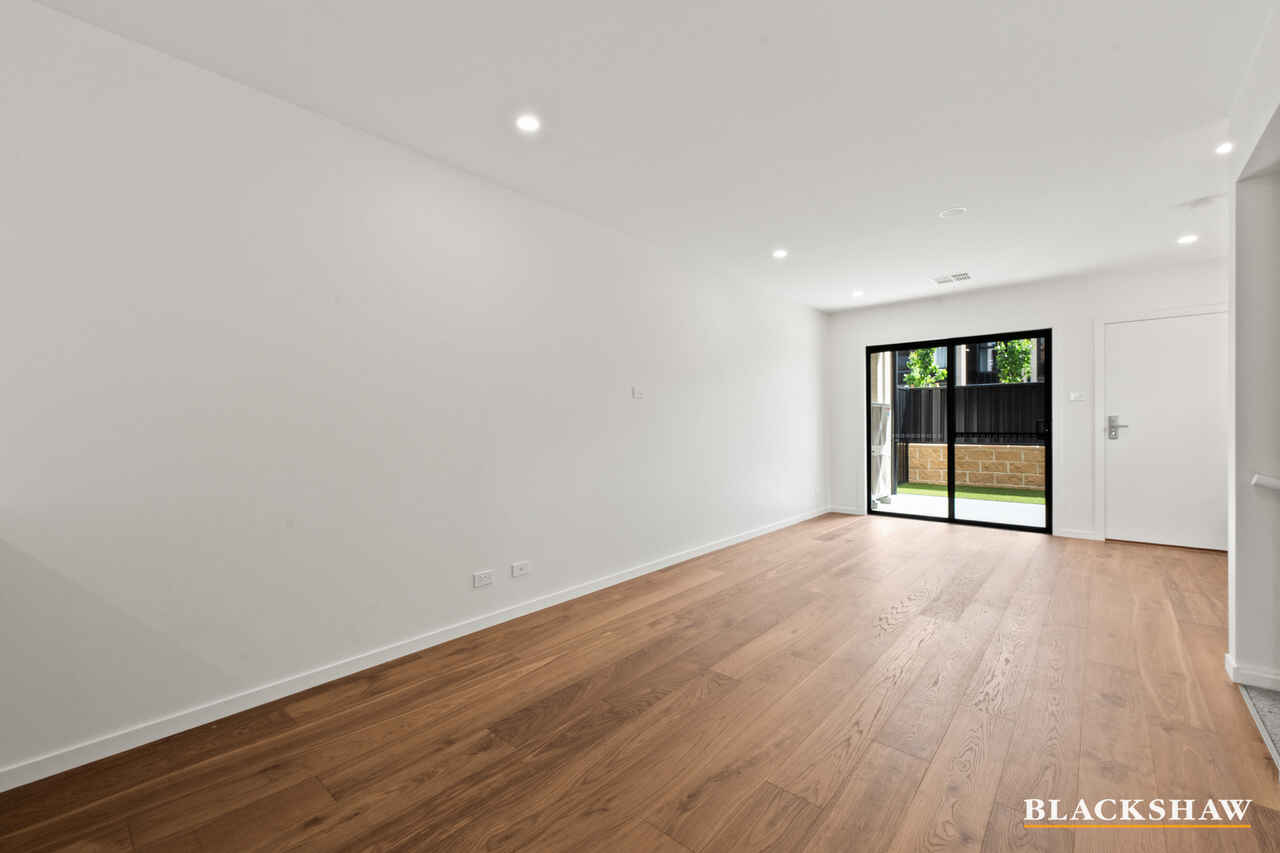 60/25 Trennery Crescent Googong