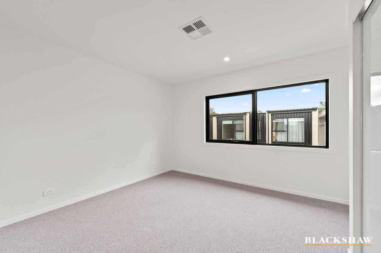 60/25 Trennery Crescent Googong