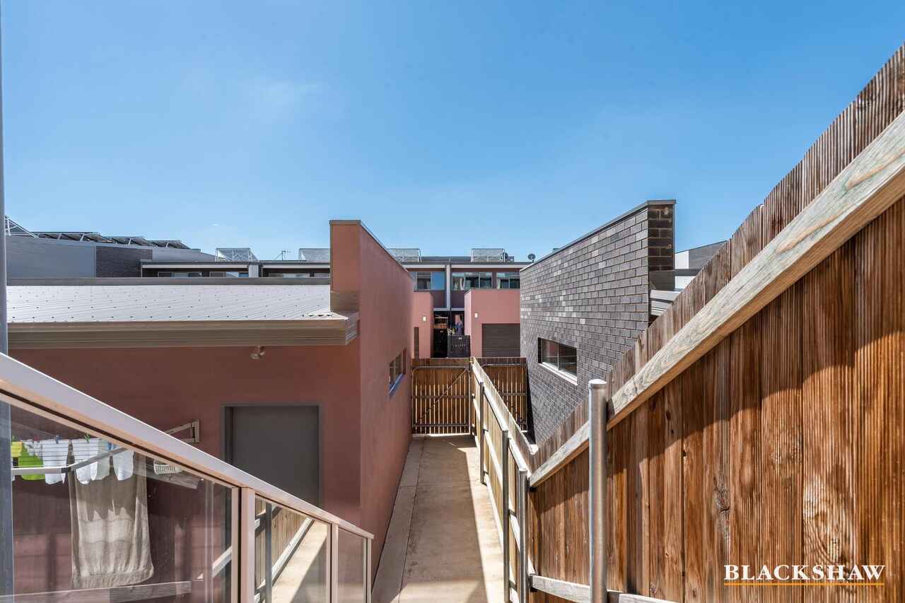 32 Chanter Terrace Coombs