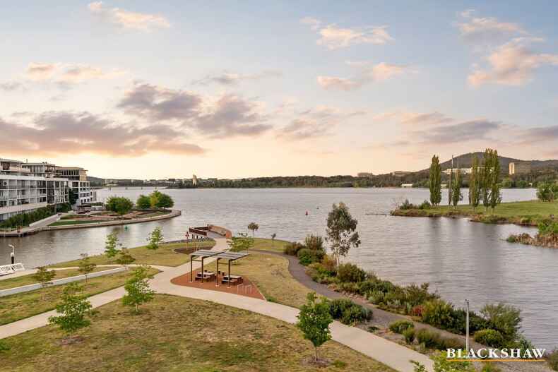 313/45 Honeysett View Kingston