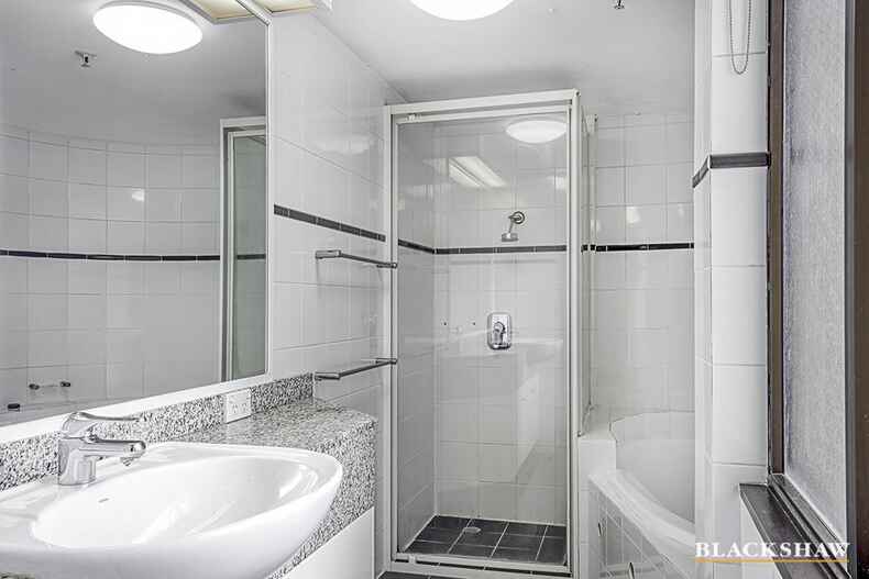 1802/2 Marcus Clarke Street City