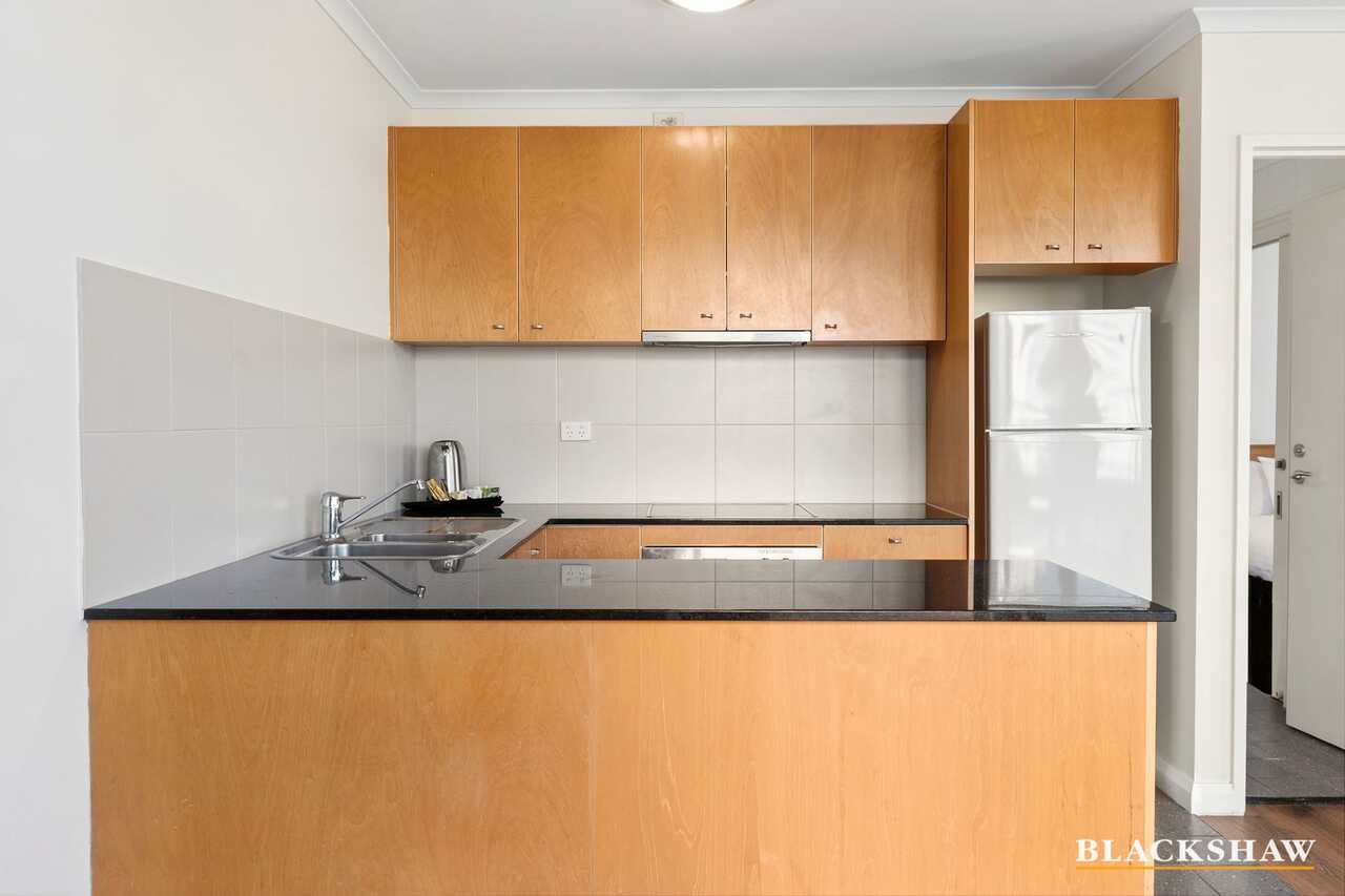 801/2 Akuna Street City