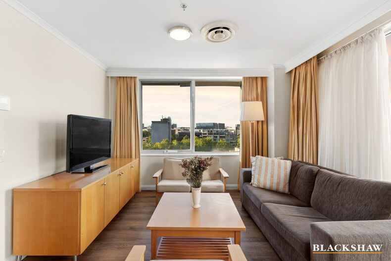 801/2 Akuna Street City