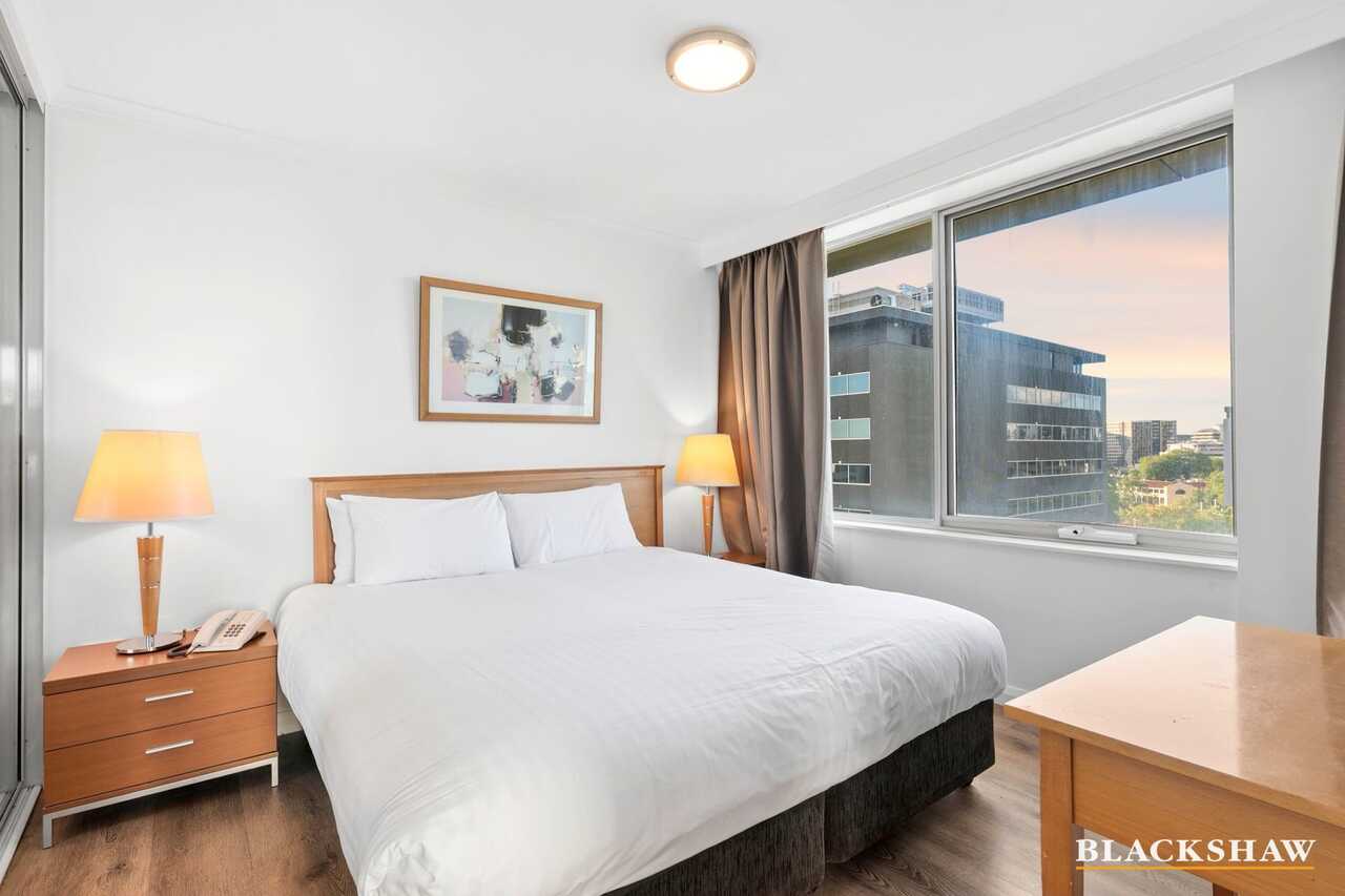 801/2 Akuna Street City