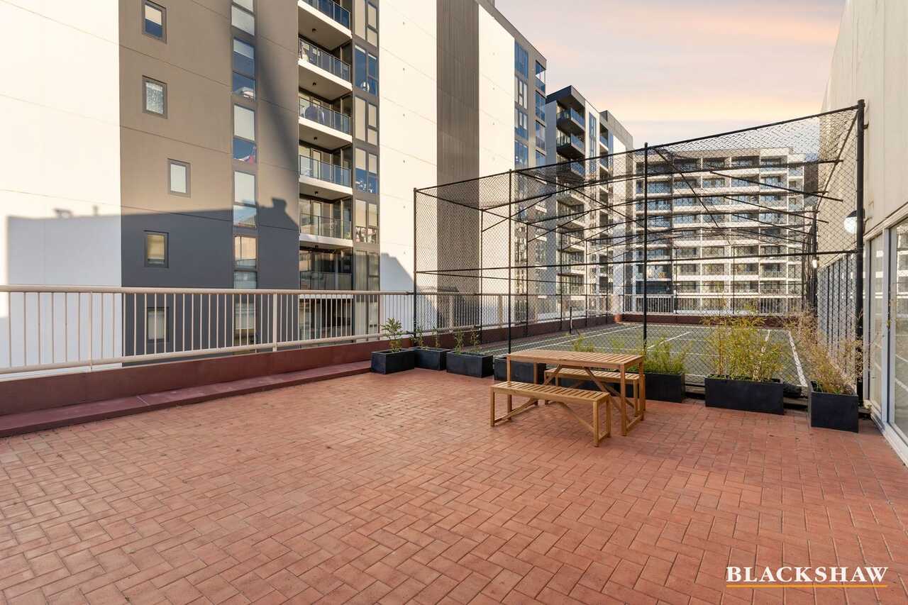 801/2 Akuna Street City