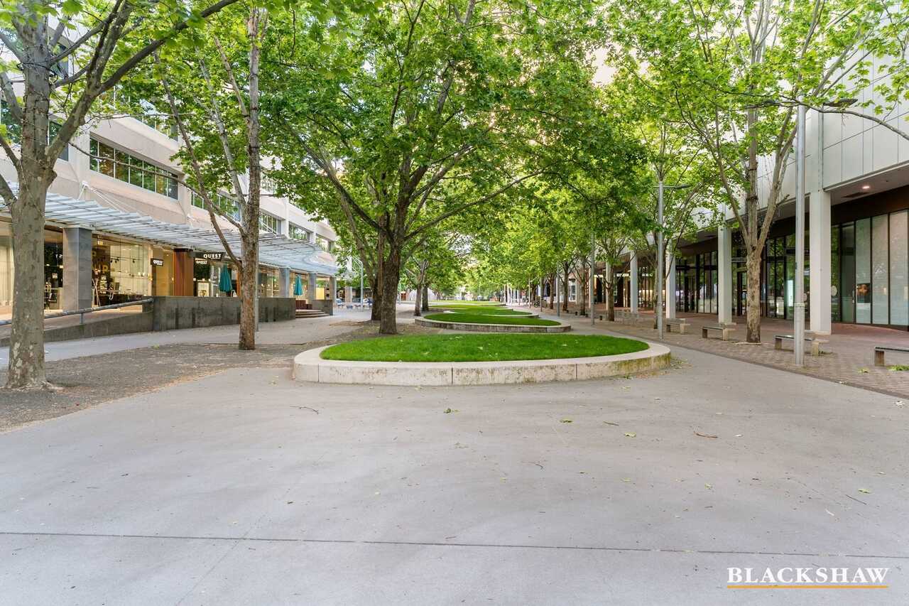 801/2 Akuna Street City