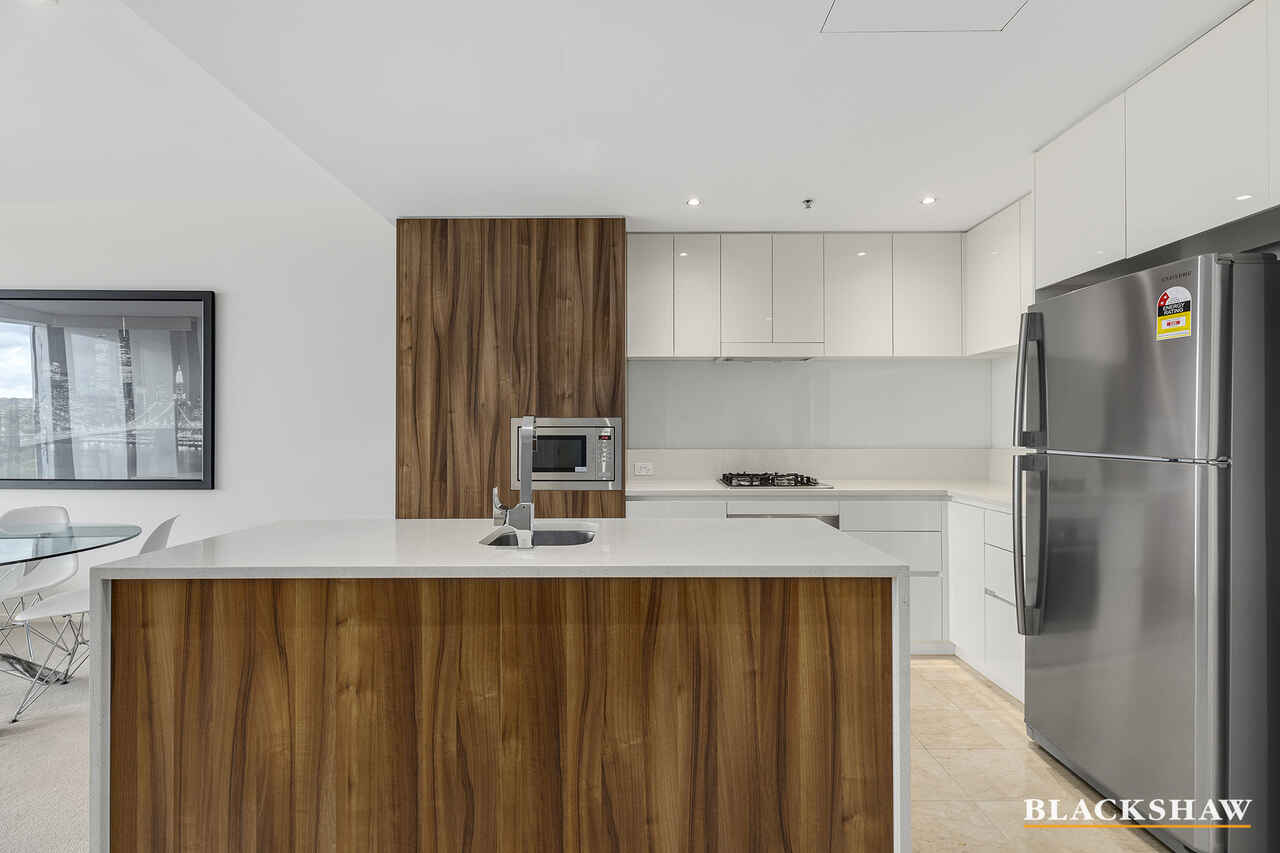 1021/240 Bunda Street City