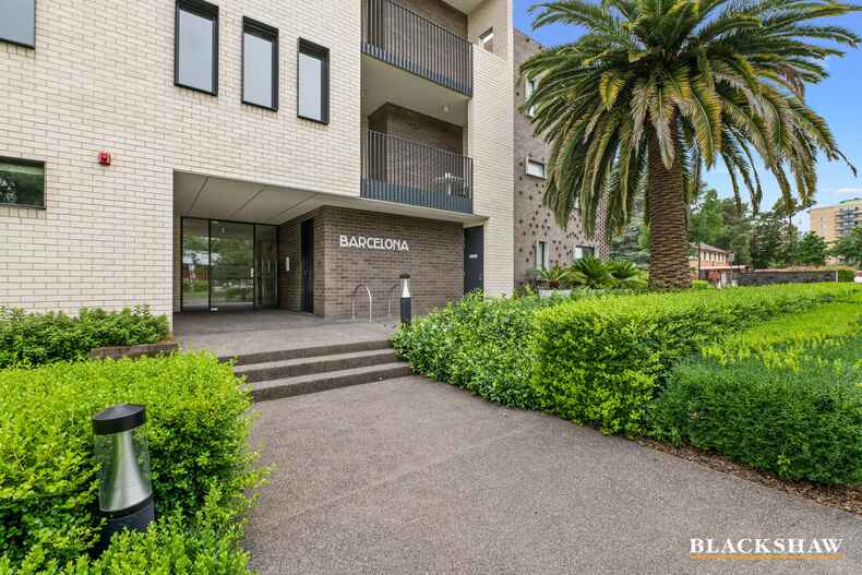 10/27 Moore Street Turner