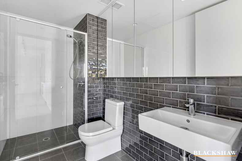 10/27 Moore Street Turner