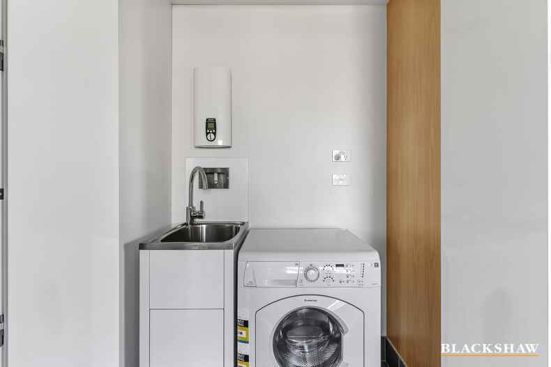 10/27 Moore Street Turner