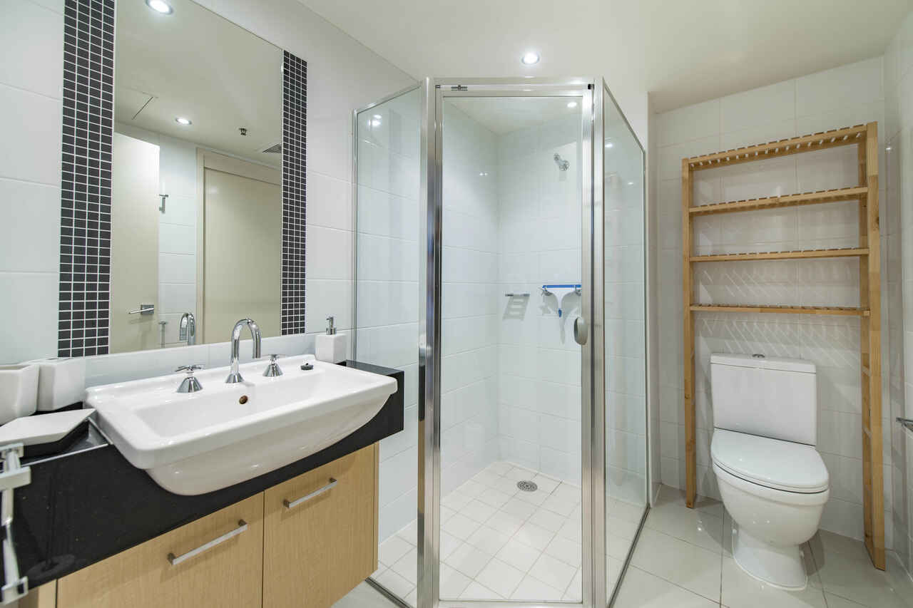 41/3 London Circuit City