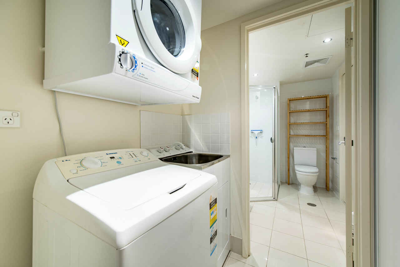 41/3 London Circuit City