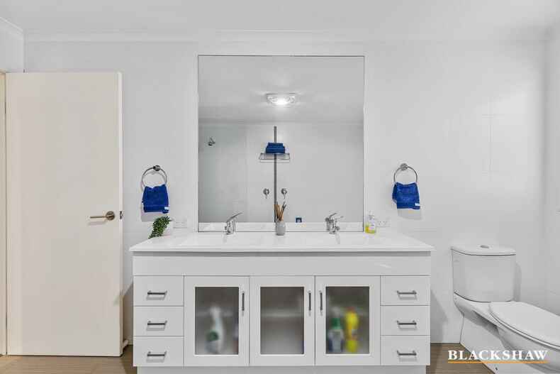 6 Courtenay Crescent Long Beach