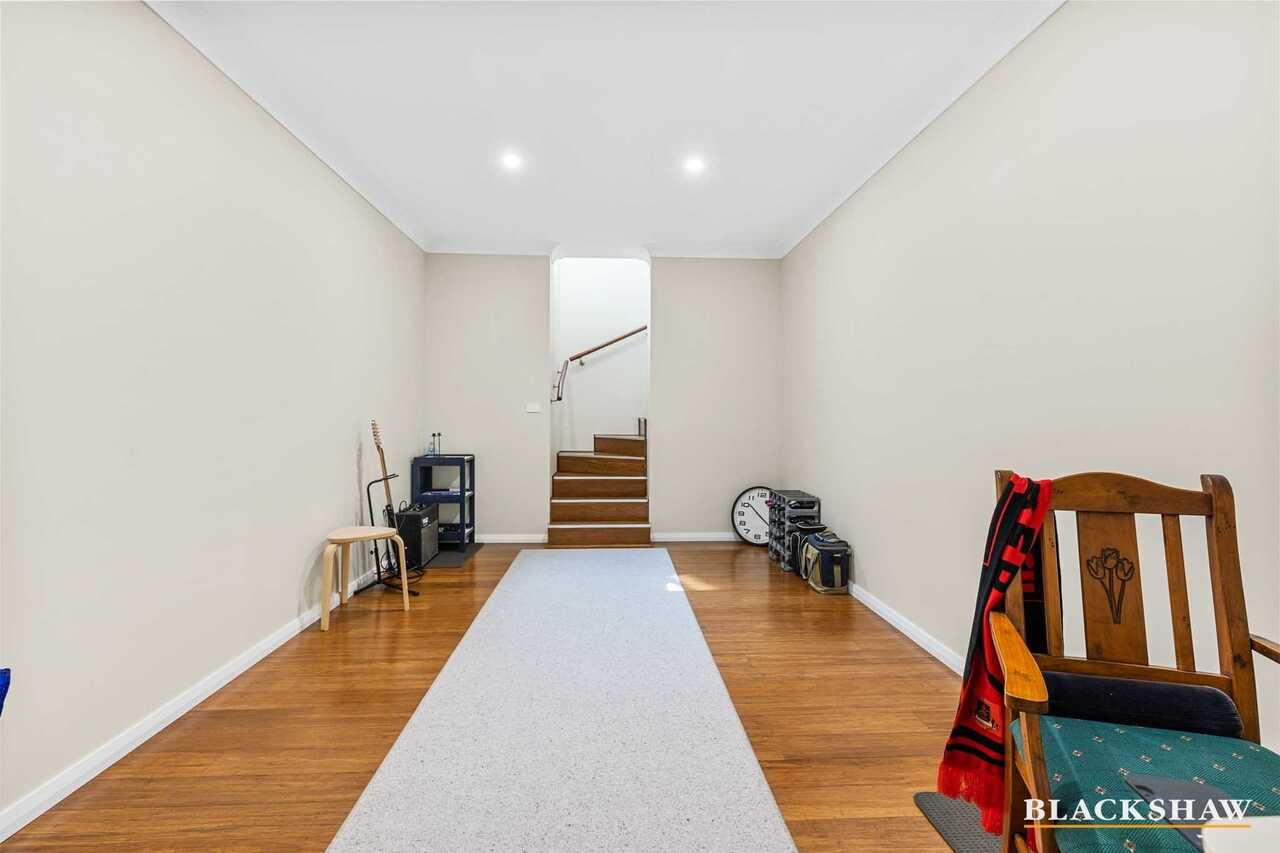 6 Courtenay Crescent Long Beach