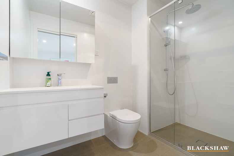 5D Murdoch Street Lyneham