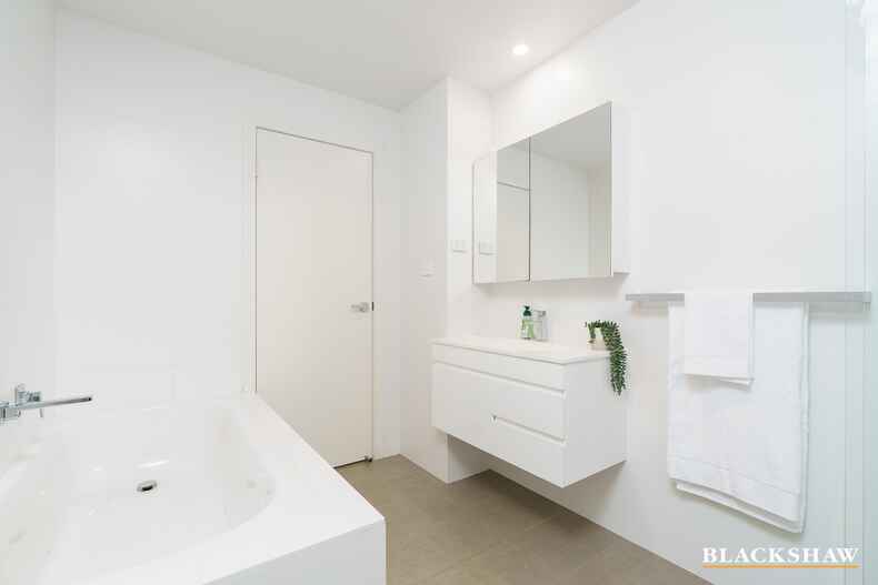 5D Murdoch Street Lyneham