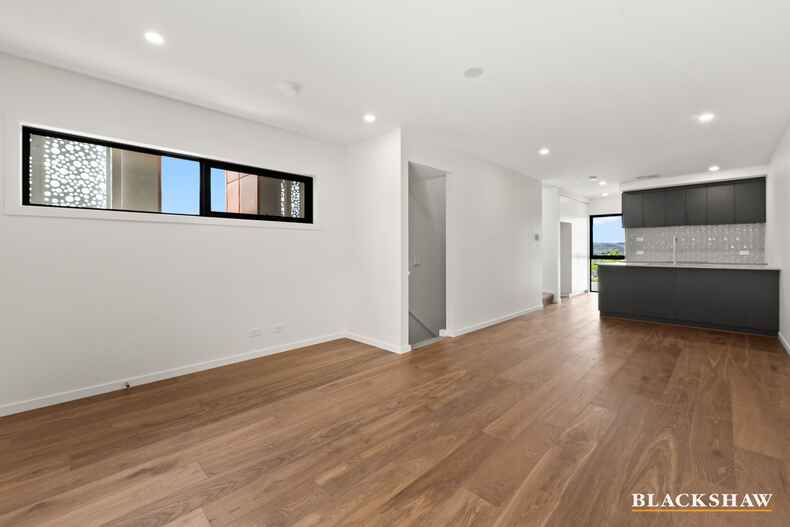 60/25 Trenerry Crescent Googong