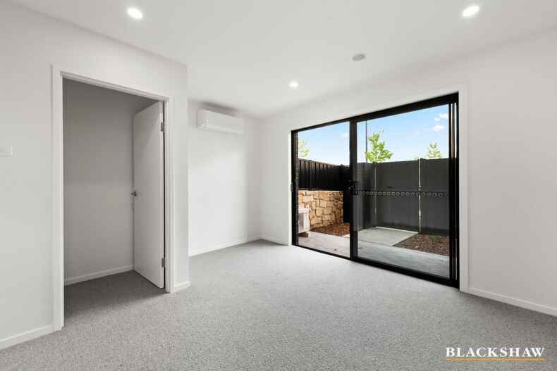 60/25 Trenerry Crescent Googong