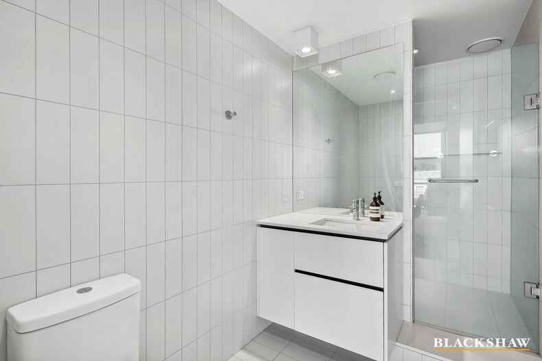 15/29 Eastlake Parade Kingston