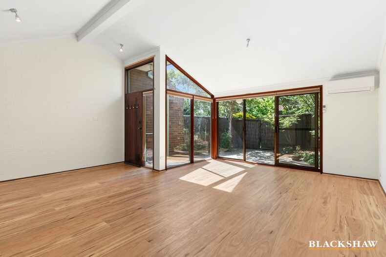 13/5 Lane-Poole Place Yarralumla