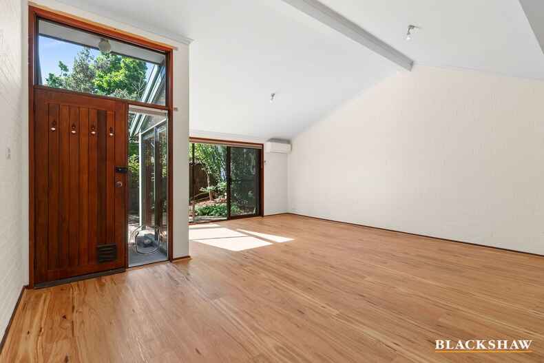 13/5 Lane-Poole Place Yarralumla