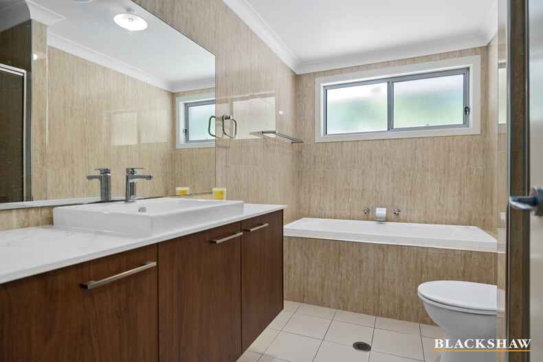 14 Caitlin Crescent Broulee