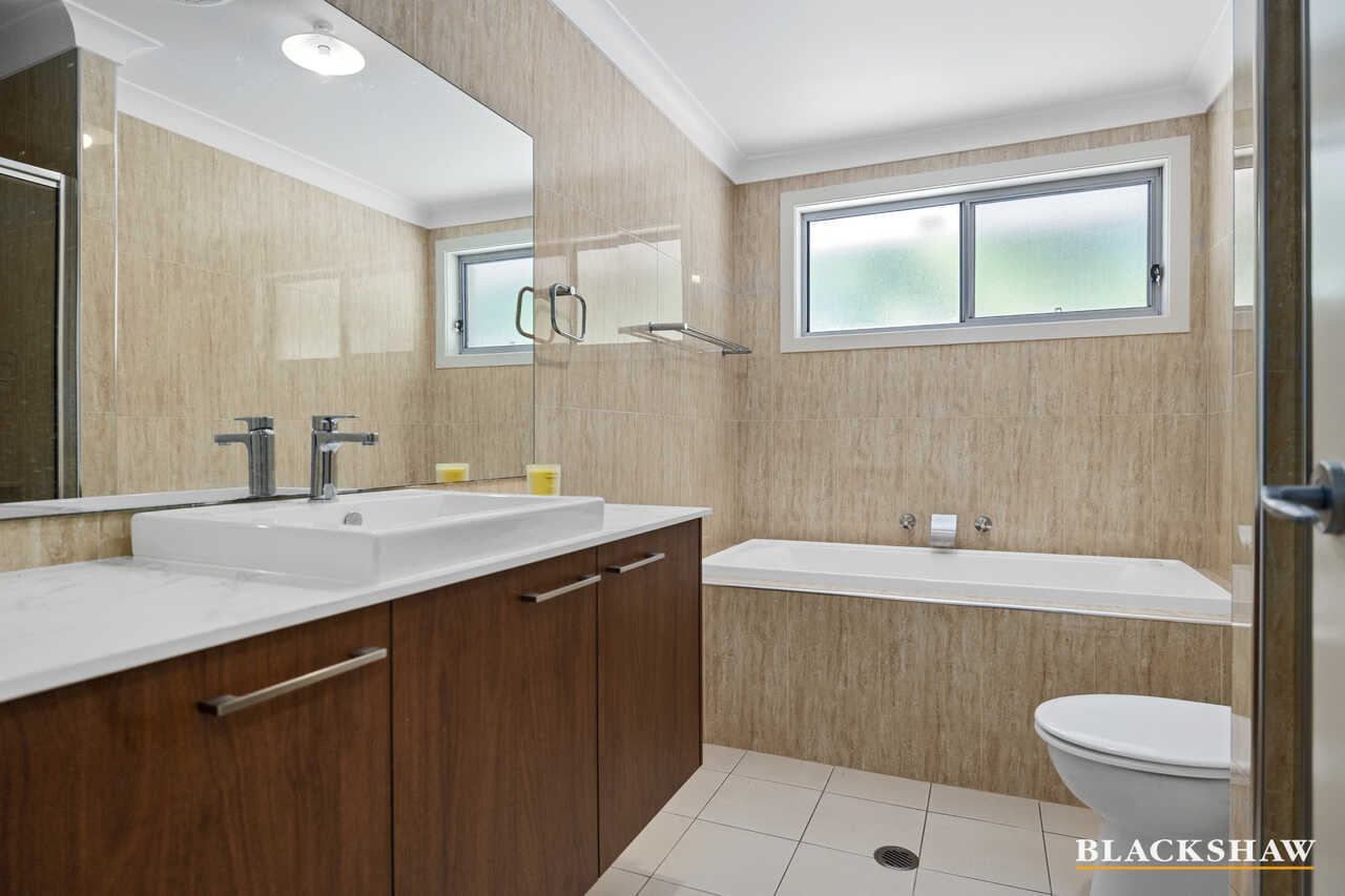 14 Caitlin Crescent Broulee