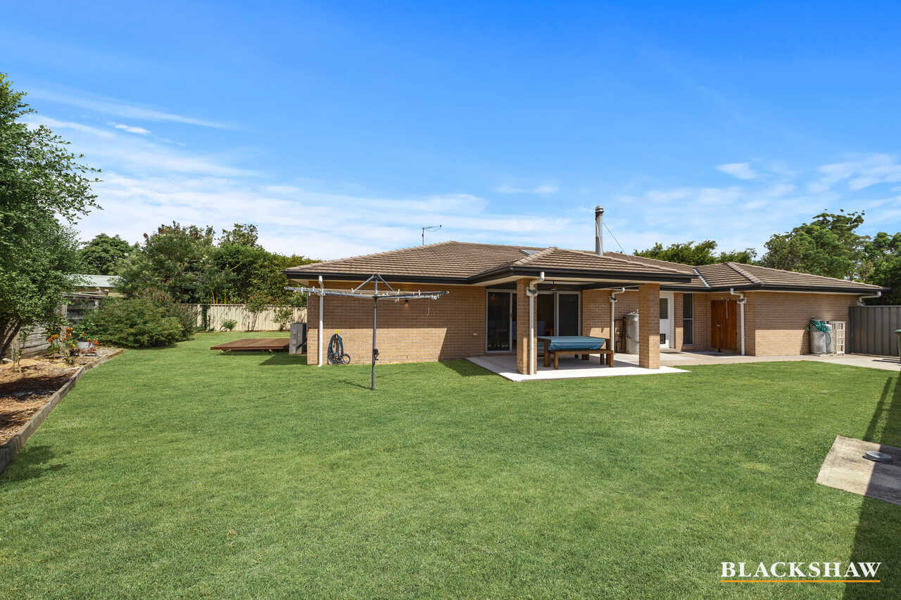 14 Caitlin Crescent Broulee