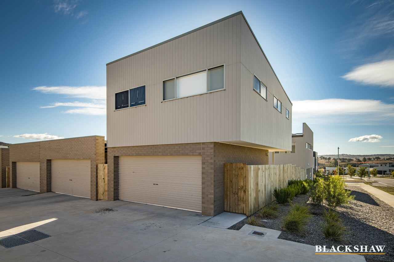 1a Chanter Terrace Coombs