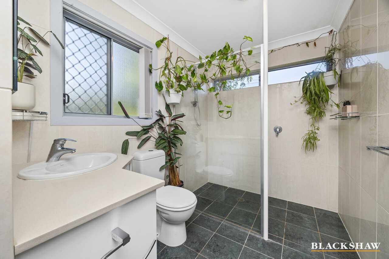 2/13 Edward Road Batehaven