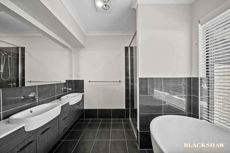 28  Garraway Crescent Googong