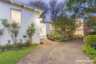 14 Gawler Crescent Deakin