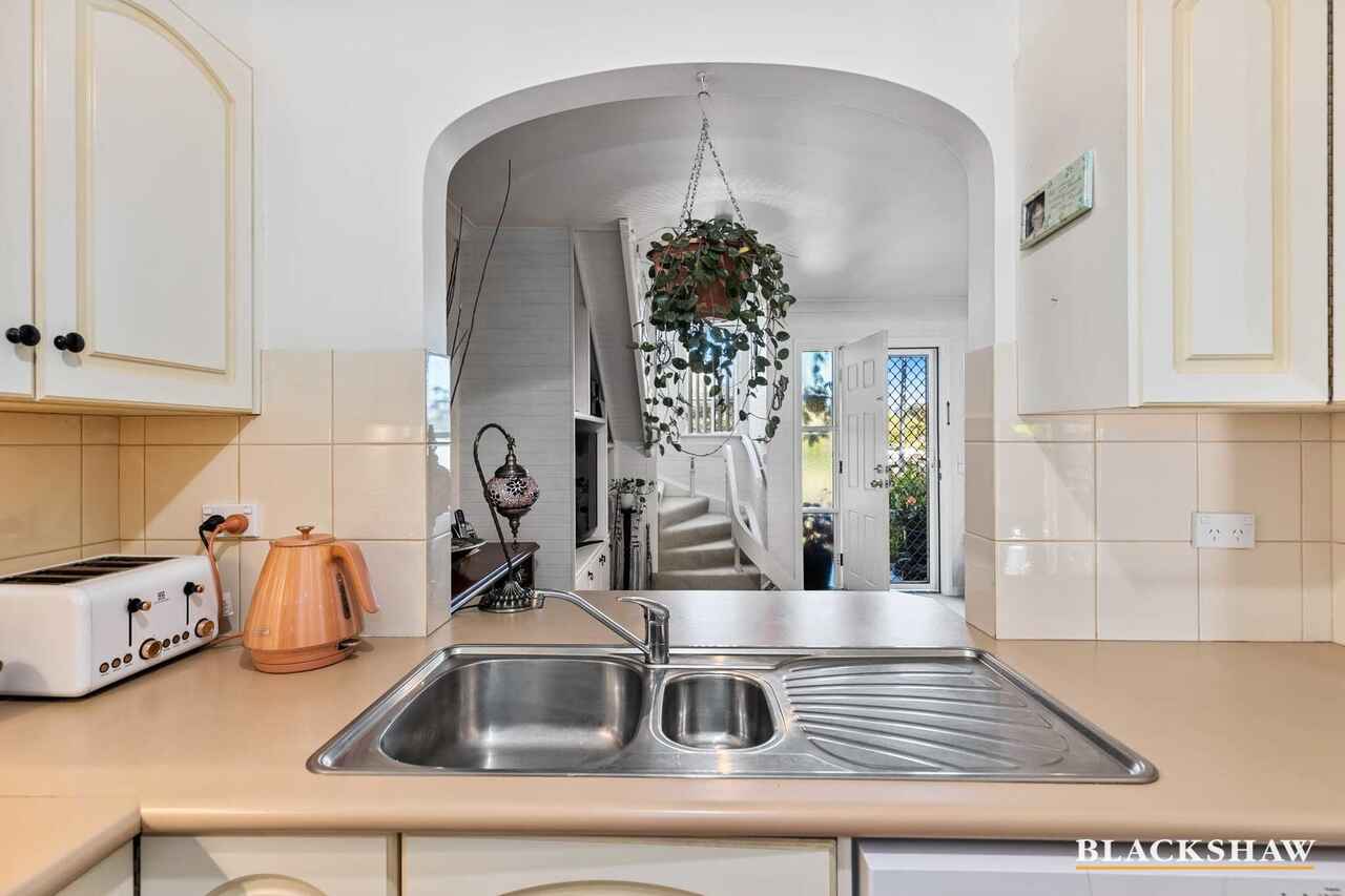 2/2 Lisa Place Sunshine Bay