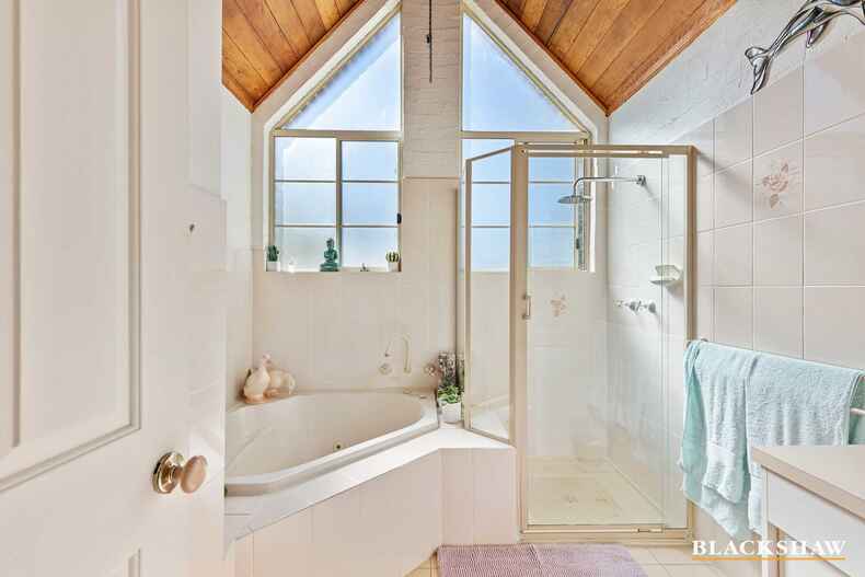 2/2 Lisa Place Sunshine Bay 2/2 Lisa Place Sunshine Bay