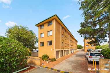 2/17 Campbell Street Queanbeyan