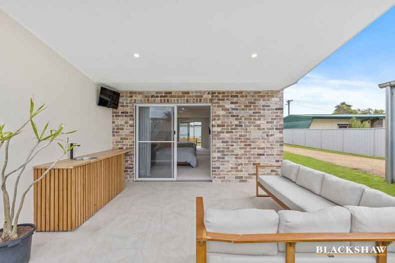 14 Deakin Parade Tomakin 14 Deakin Parade Tomakin