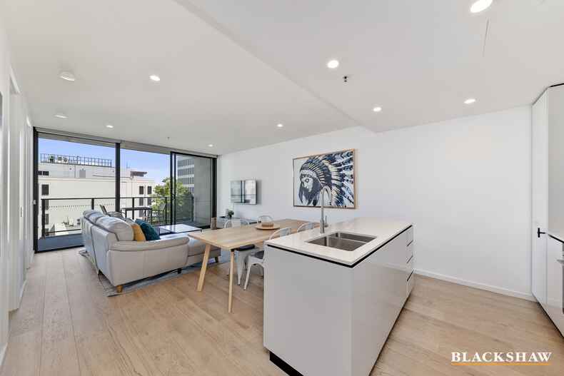 505/39 London Circuit City