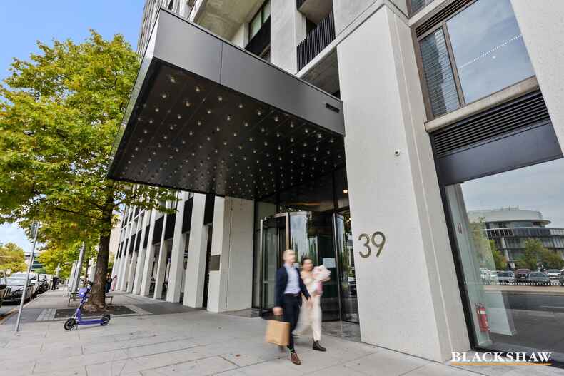 505/39 London Circuit City