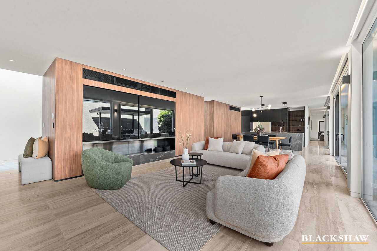 104 Captain Cook Crescent Narrabundah