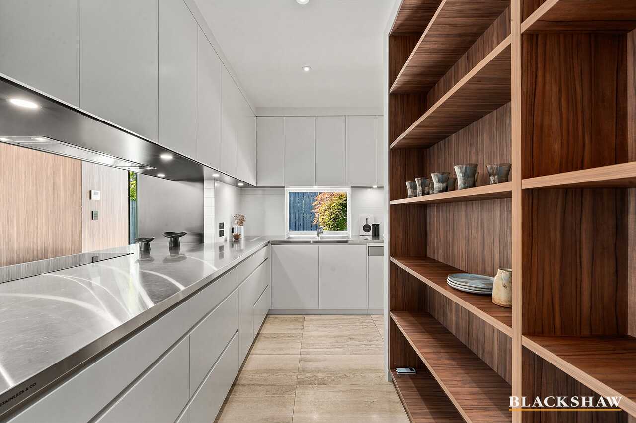 104 Captain Cook Crescent Narrabundah