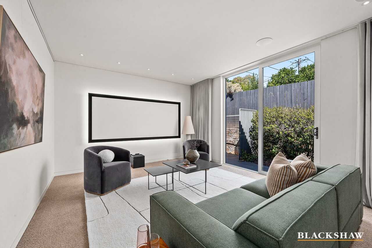 104 Captain Cook Crescent Narrabundah