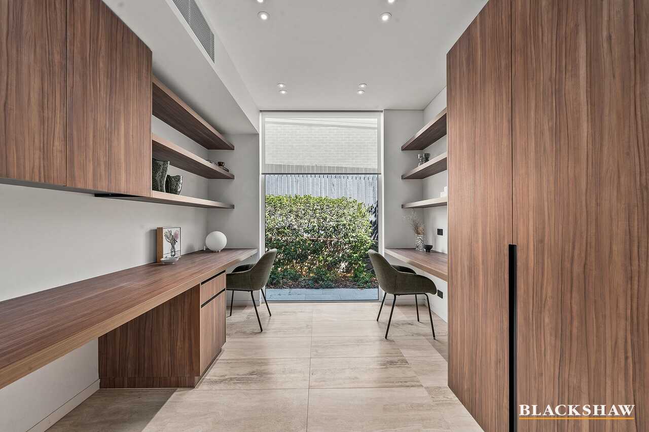 104 Captain Cook Crescent Narrabundah